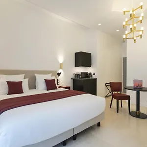 Vestay Montaigne Paris