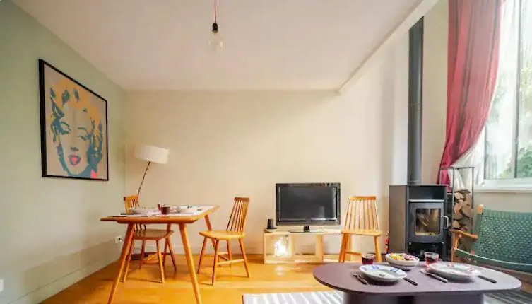 Maisonette Independante Tout Confort Et Son Jardin Paris 0*,  France